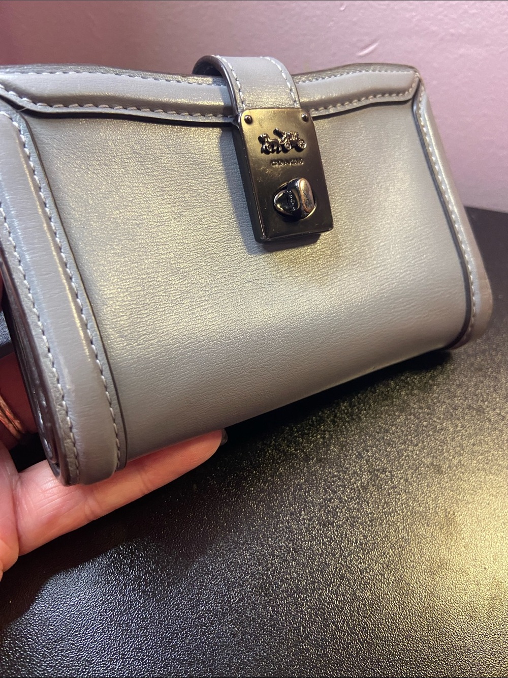 Coach Hutton Turnlock Wallet EUC (scratches on hardware)
